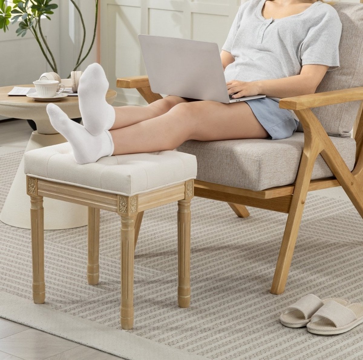 MIVRAY Voetenbankje 42 x 32 x 46,5 cm - Gepolsterde Hocker Met Linnenlook Zitting - Voor Woonkamer En Slaapkamer - Hout En Stof Beige