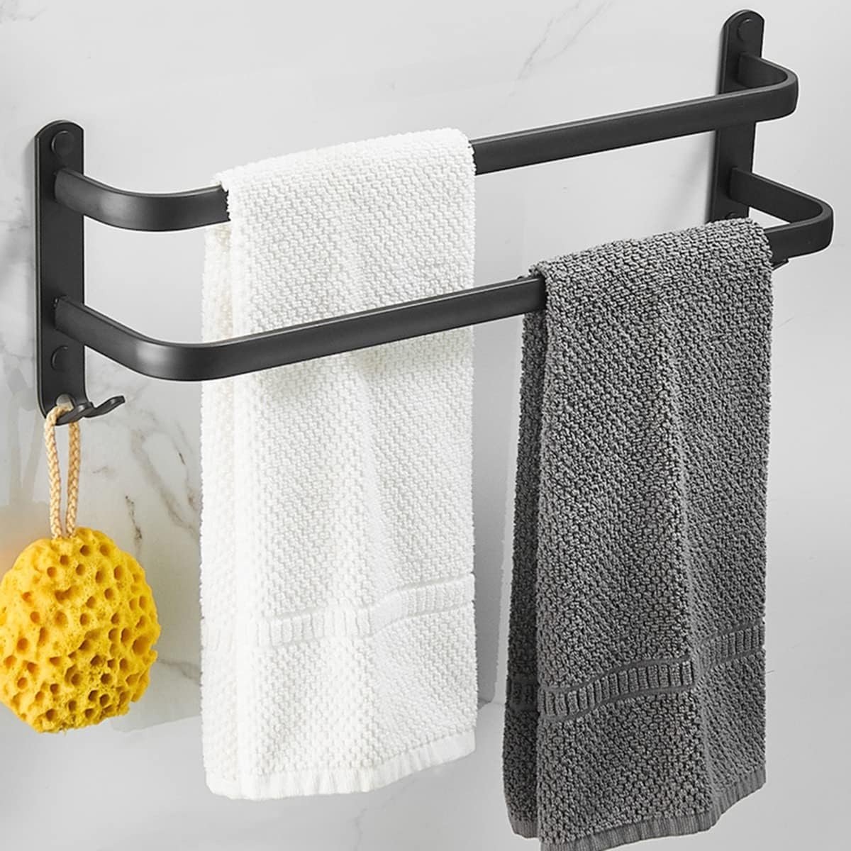 Zwarte Handdoekrek van 50 cm met Drie Rails en Haakontwerp, Eenvoudig te Monteren zonder Boren, Ideaal voor Badkamerorganisatie