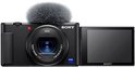 Zwarte Sony ZV-1 camera met microfoon en opengeklapt scherm.