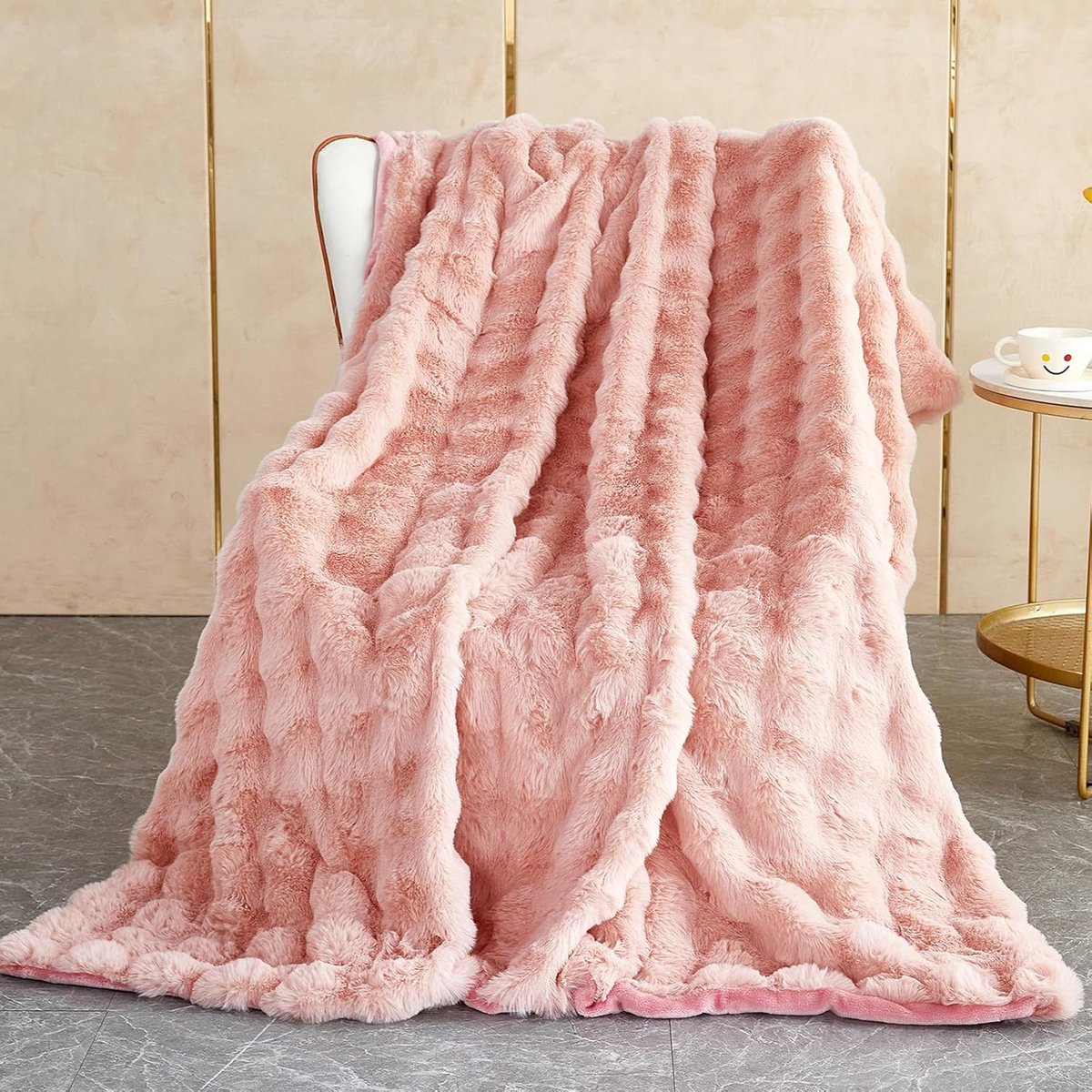 Famanu Pluche fleece deken met konijnenlook van 160 x 200 cm, dikke en warme plaid voor bank en bed, ideaal voor het hele jaar Neutraal