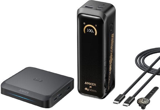 Zwarte powerbank, laadstation en kabels op een witte achtergrond. De powerbank toont 100% batterij.