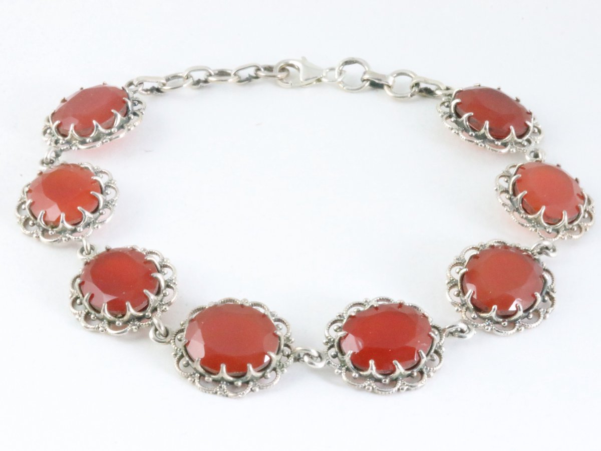 Bewerkte zilveren armband met grote carneool stenen