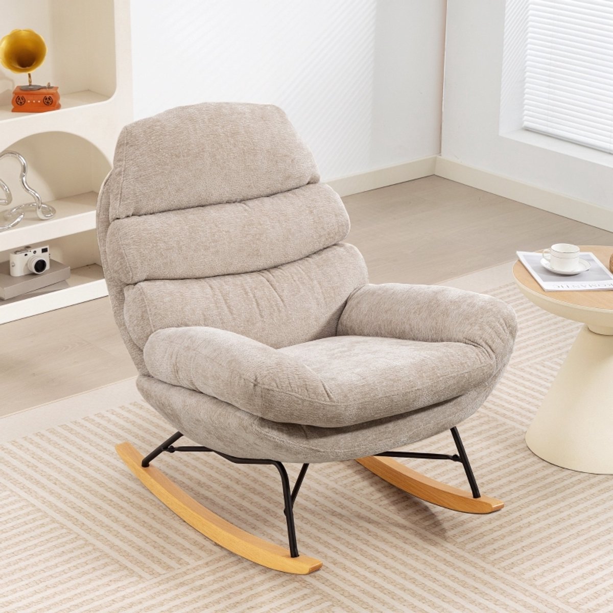 REDOM - Schommelstoel - Gewatteerde zitting - Met armleuningen en houten lopers - Stalen onderstel - Fauteuil - Polyester stof - Crèmewit - 80 x 103 x 91 cm