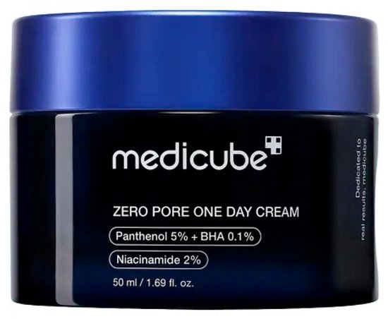 Medicube Zero Pore One Day Cream: zwarte pot met blauwe dop. Bevat Panthenol 5% + BHA 0.1% en Niacinamide 2%. 50ml.