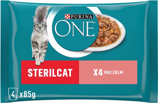 Sachet Purina ONE Sterilcat avec une image de chat tigré gris à côté d'une gamelle de saumon aux carottes.
