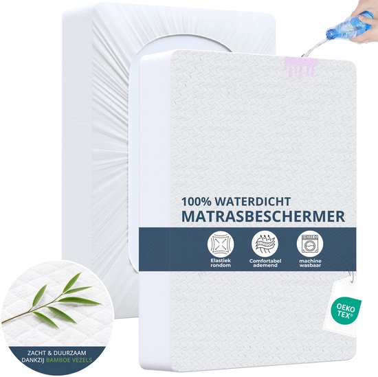 Witte, waterdichte matrasbeschermer van bamboevezel met elastiek rondom en "100% WATERDICHT MATRASBESCHERMER" tekst.