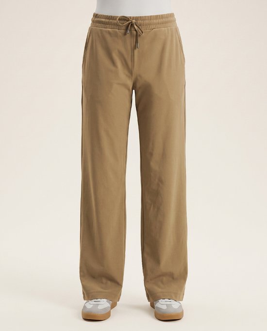 Bruine travelstof broek met rechte pijpen, elastische tailleband met trekkoord en steekzakken.