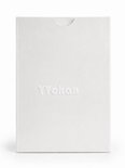 Witte verpakking met reliëf "YYchan" logo.