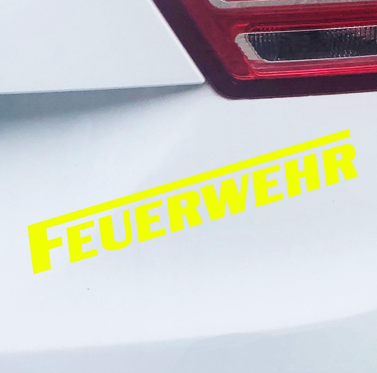 Elzusha - Brandweer Auto Sticker in Neon Geel