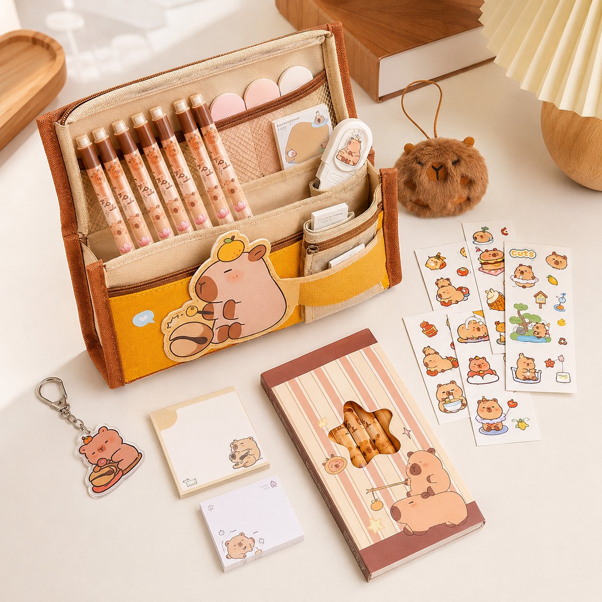 Namajunas Capibara Etui - Pennenzak - Grote Capaciteit - Voor School - Jongens en Meisjes - 6 Capybara Pennen - Knuffel - Stickers