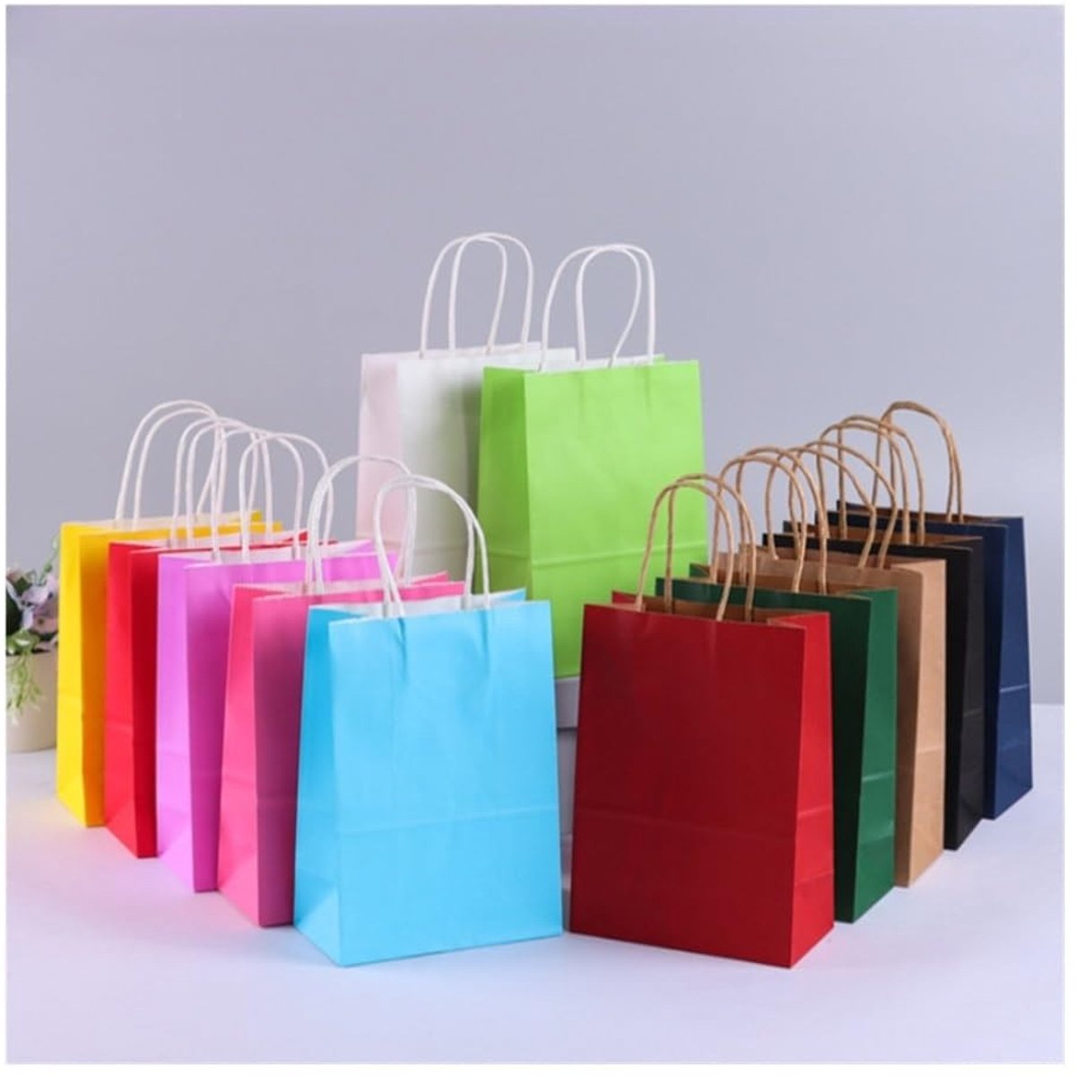 Kraftpapier geschenkzakken - 10 stuks lichtgroen 12 x 15 x 6 cm