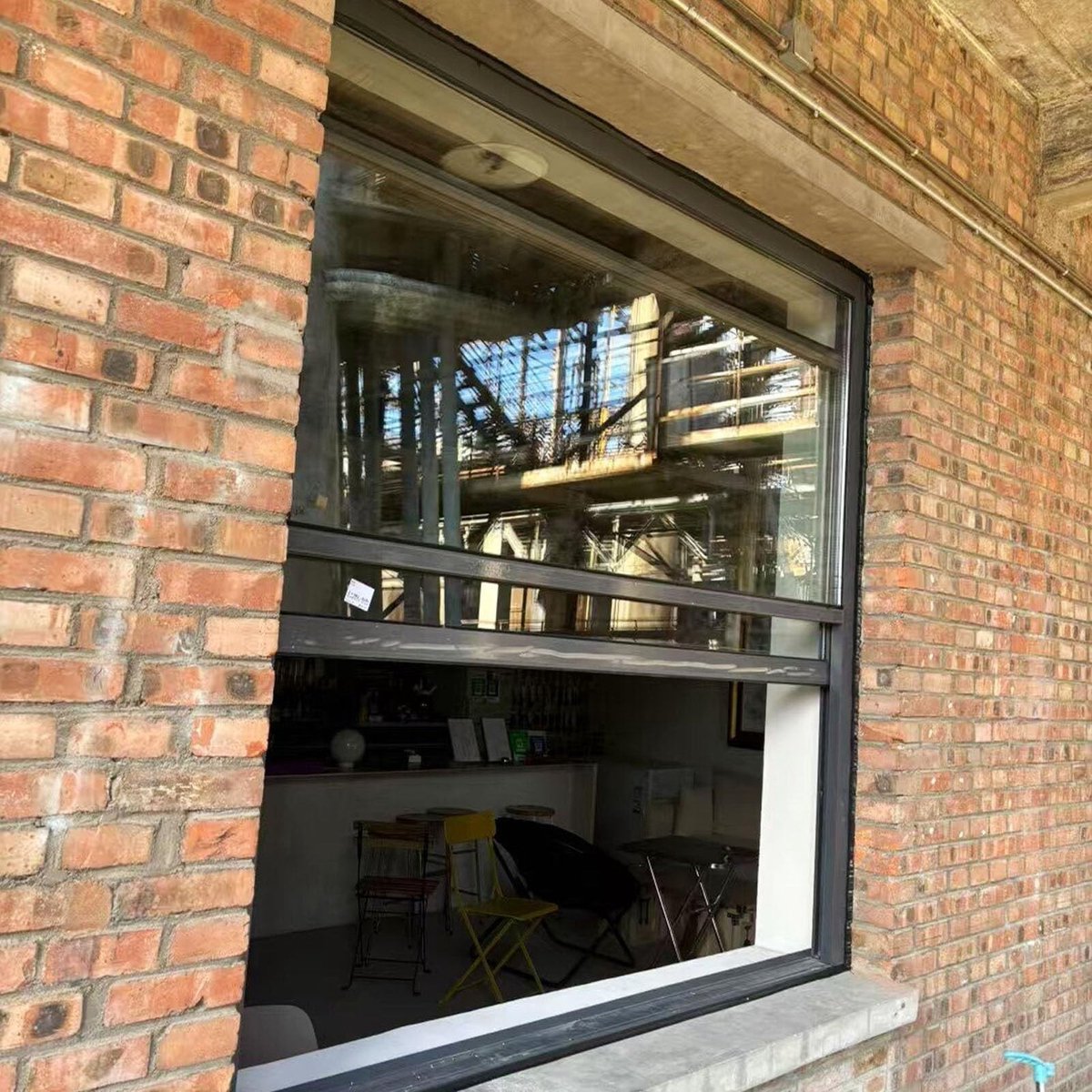 Verticaal Schuifraam met Helder Gehard Glas - Voor ventilatie en zonlicht