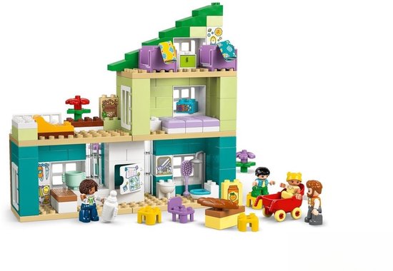 Une maison de jeu LEGO Duplo aux murs verts, violets et vert clair, avec des figurines et des accessoires.