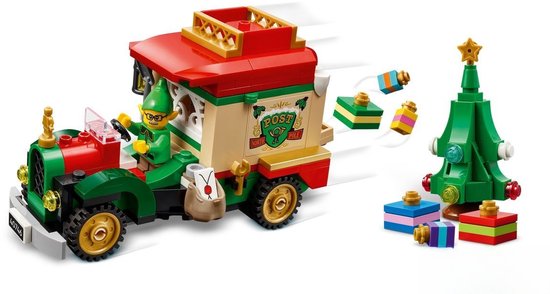 LEGO Santa's Delivery Truck met elf achter het stuur, kerstboom en cadeautjes die uit de truck vliegen.