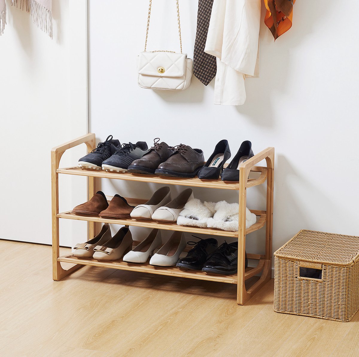 HAUSS SPOLE Schoenenkast – 76 x 33 x 51 cm – Staand Rek voor 9 Paar Schoenen – Bamboe – Natuurkleur – Schuine Open Planken voor Hal