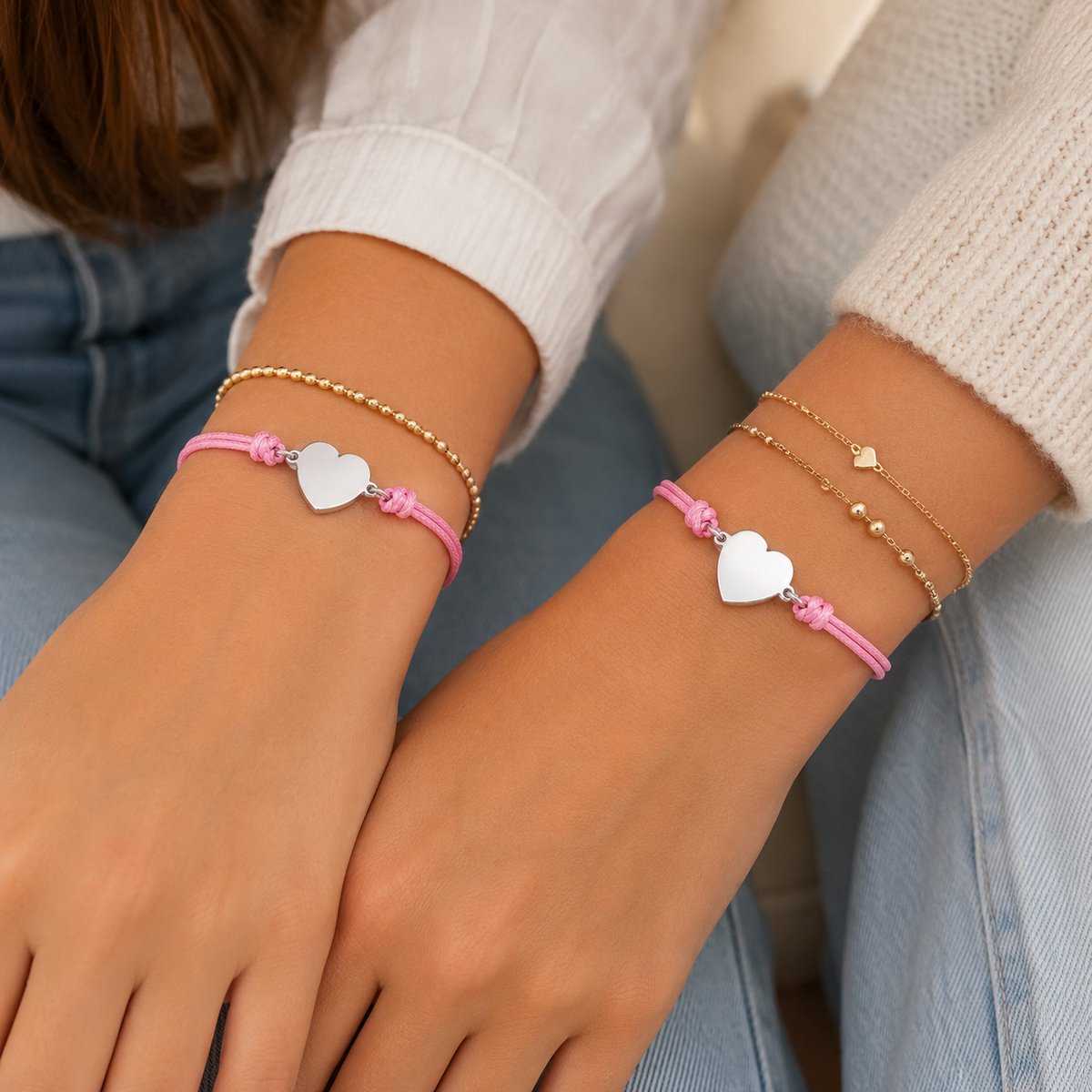 Engravia by Derya – Vriendschapsarmband Set 2 Stuks – RVS Hart Armbanden – Verstelbaar Koord 3 cm – Babyroze/Zilver – Cadeau voor Beste Vriendinnen, Zussen of Koppel