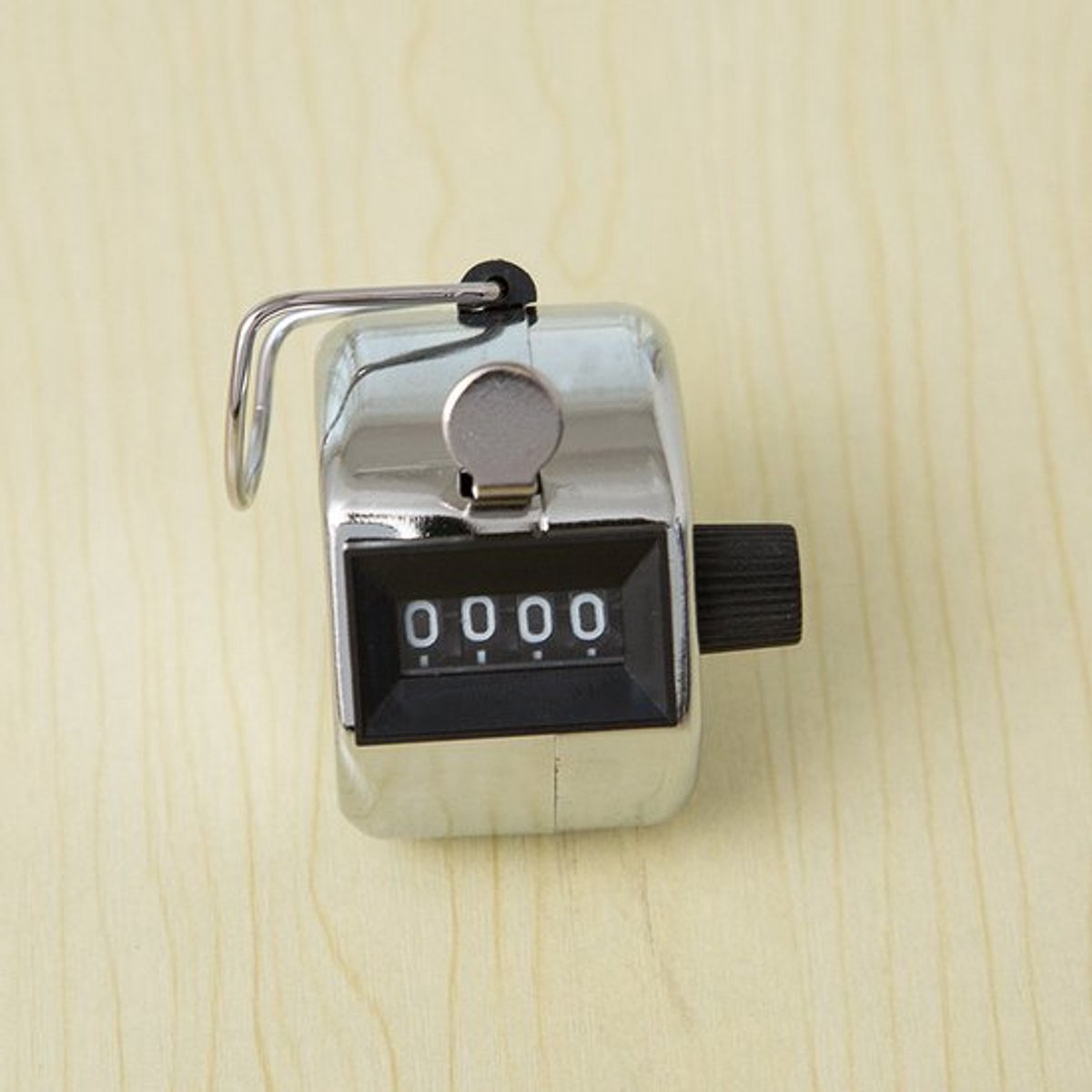 Een set van 3 mechanische handtellers, een metalen stappenteller (met metalen ring), een set van 3 mechanische hoeveelheidstellers (voor inventarisatie), een muntenteller met 4 cijfers, een handmatige personensteller en zilver.