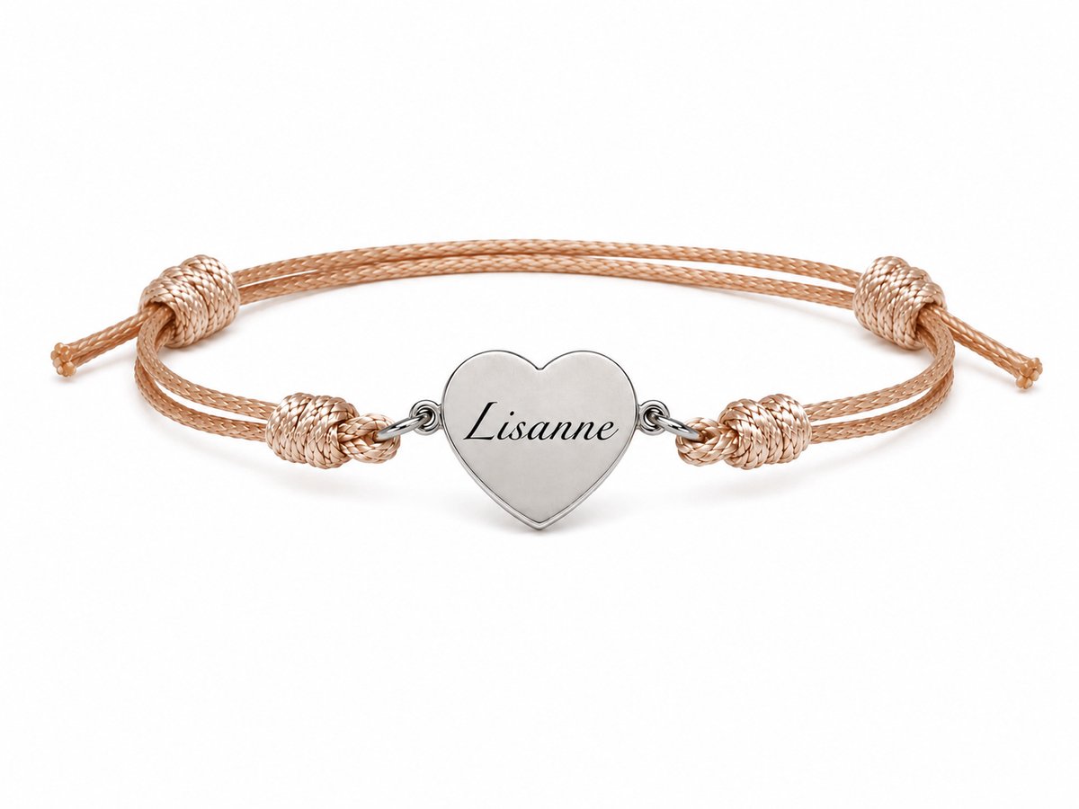 Engravia by Derya – Gepersonaliseerde Hart Armband met Naam – RVS – Gegraveerde Verstelbare Koordarmband – 30 mm Hart Zilverkleur/Beige – Persoonlijk Cadeau voor Haar