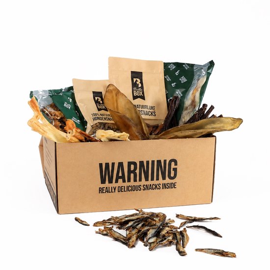 Bello Box met diverse natuurlijke hondensnacks zoals oren, botten en visjes. Tekst 'WARNING REALLY DELICIOUS SNACKS INSIDE'.