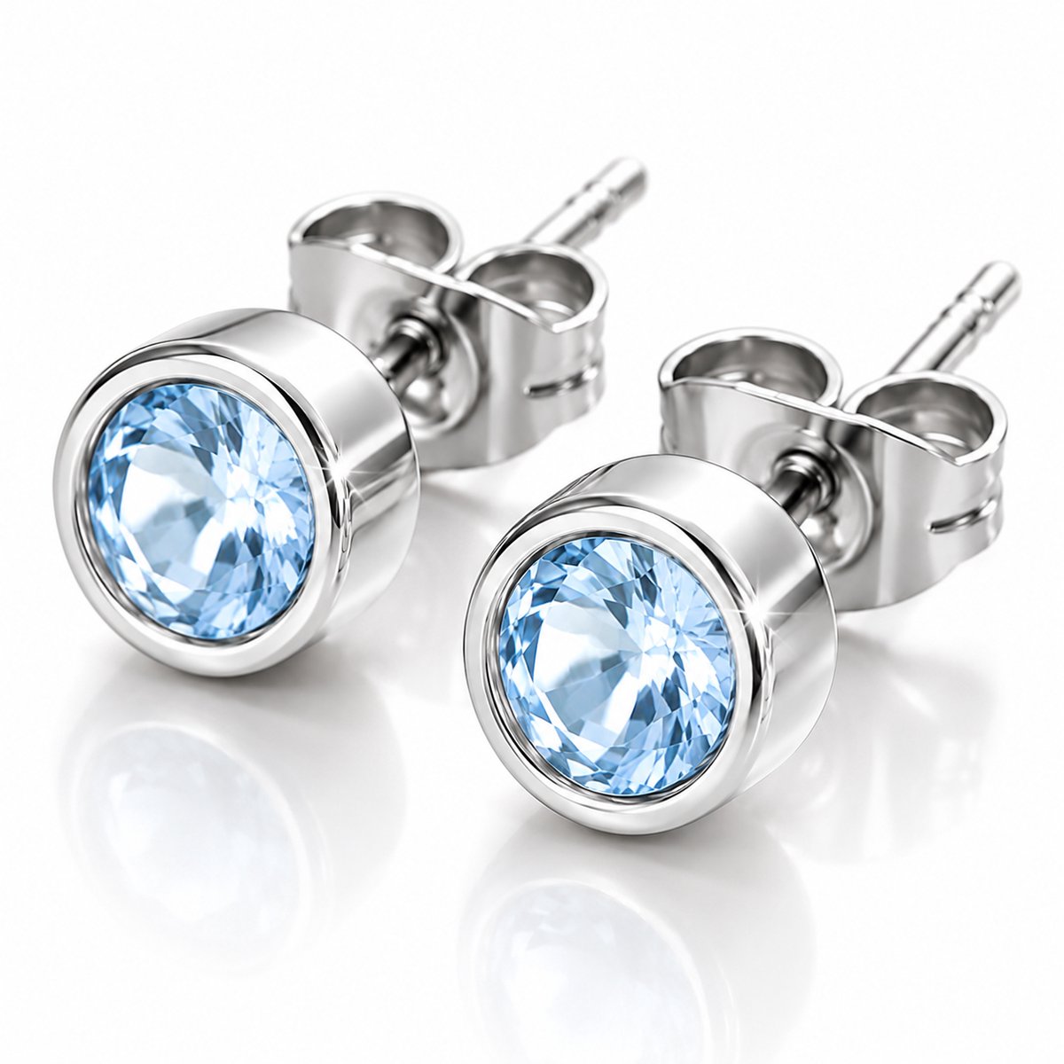 Maevi® Geboortesteen Oorbellen - Maand: Maart - Kleur: Zilver - Hoge Kwaliteit - Oorknopjes / Oorbel - Geboorte Steen / Birth Stone Earrings - Roestvrijstaal / RVS / Stainless Steel - Verkleurt Niet - Incl. Luxe Verpakking