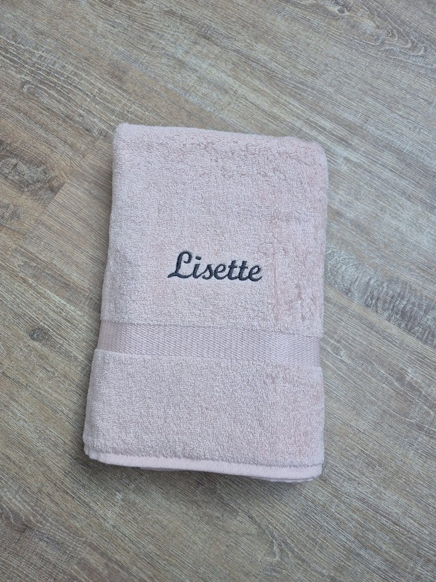 Gepersonaliseerde badhanddoek blush met naam geborduurd