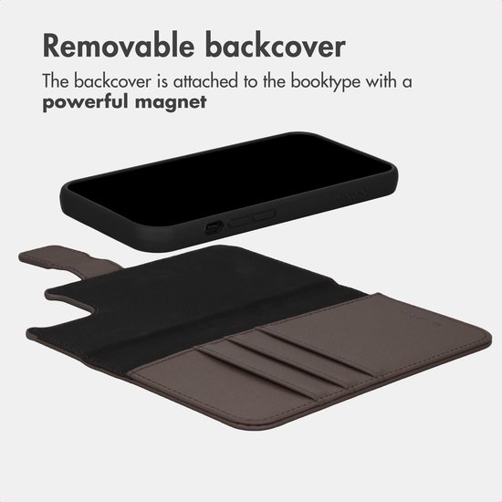Bruine book case met uitneembare backcover, magnetische sluiting en kaarthouders.