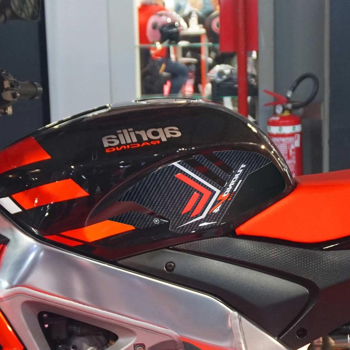 Tank Pad Stickers - Motorfiets Beschermers - Motorfiets Personaliseren - 3D Hars Gecoat - 2 Stuks - Rood