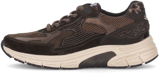 Zijzicht van een bruine Gabor Rollingsoft sneaker met bronzen details.