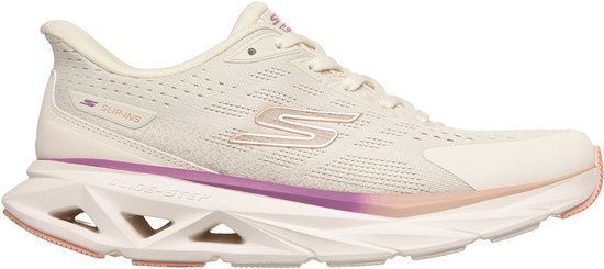 Baskets Skechers pour femmes en gris clair avec des accents roses et violets et une semelle blanche distinctive.
