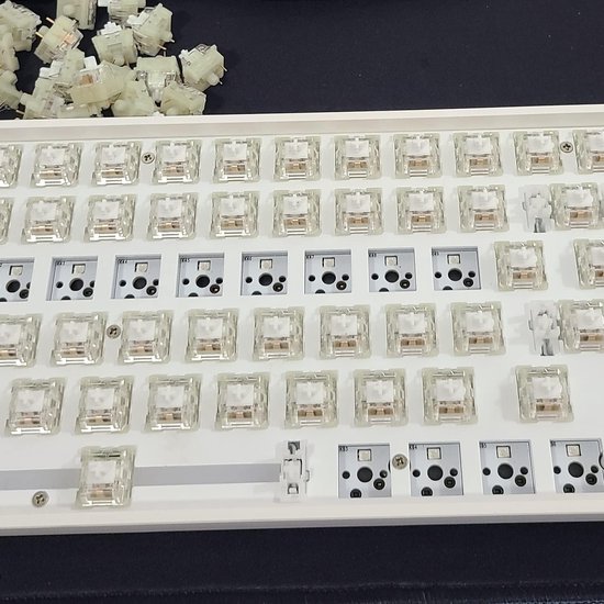 Mechanische Toetsenbord Switches - Lineaire Switches - Typen en Gamen - Verbeterde Soepelheid - 110 Stuks - Transparant Wit — afbeelding 2