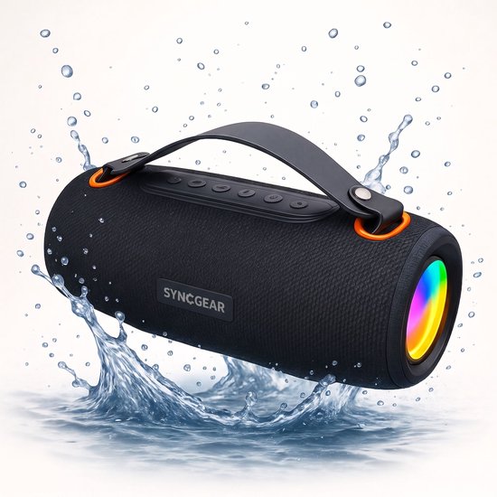 Zwarte SyncGear Bluetooth speaker met draagband, omringd door opspattend water. RGB-verlichting aan de zijkant.