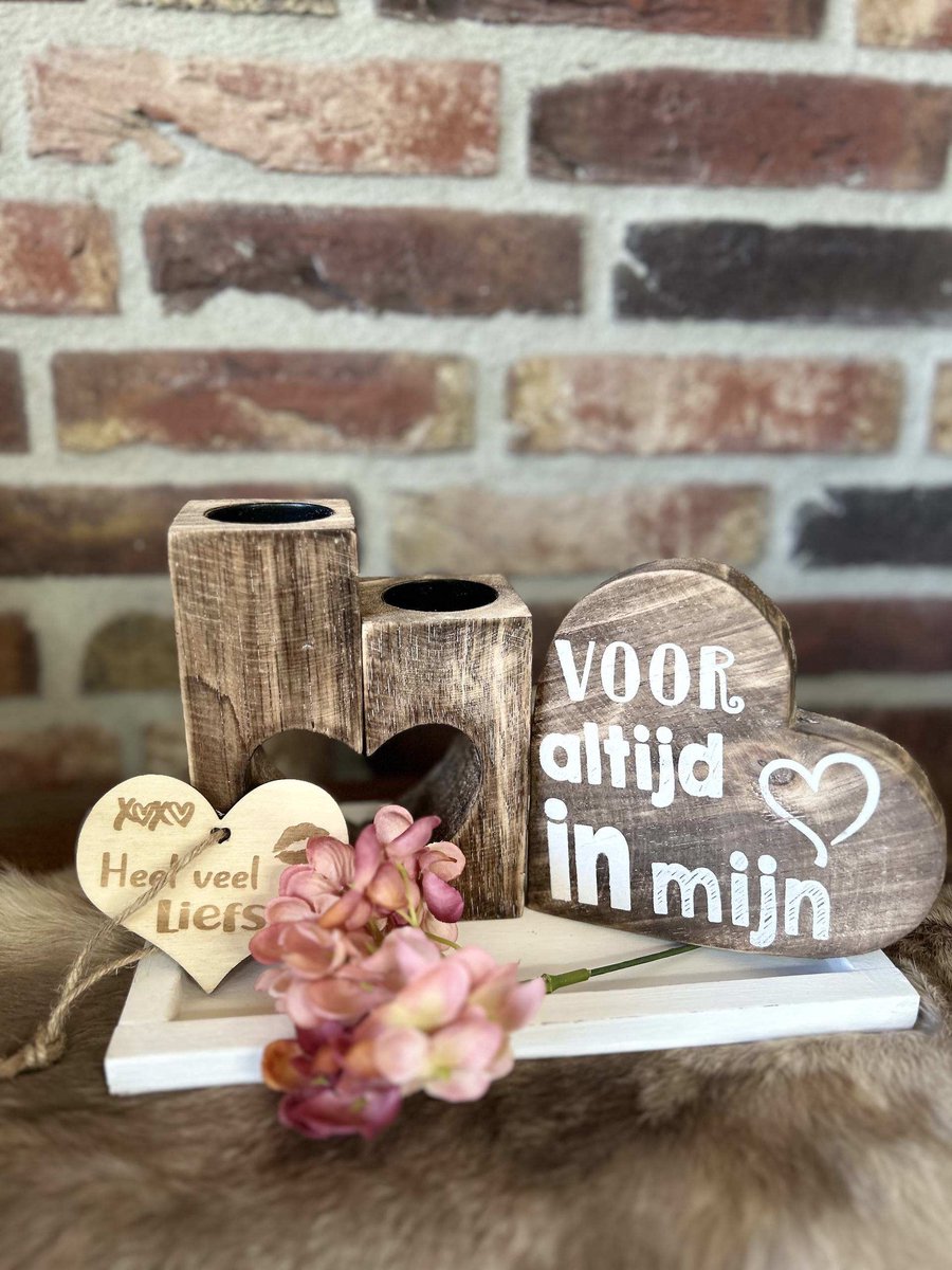 Creaties van hier – dienblaadje wit - hortensia bloem – waxinehouders in de vorm van een hart- teksthart voor altijd in mijn hart - met houten hartje