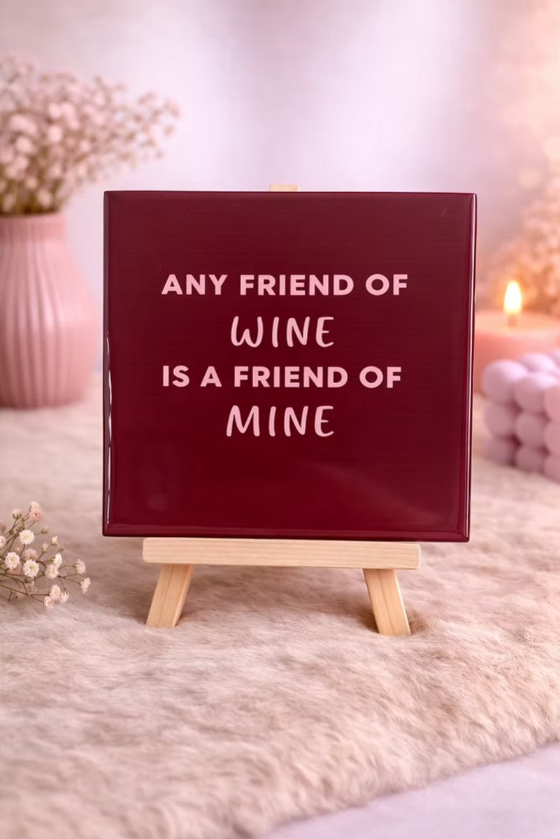 Wijnliefhebbers Tegeltje – “Any Friend of Wine is a Friend of Mine” | Viva Femme | Tegeltjes met tekst | Decoratie | Wonen | Cadeau