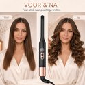 Voor-en-na vergelijking van steil bruin haar en golvend bruin haar, met een zwarte krultang in het midden.