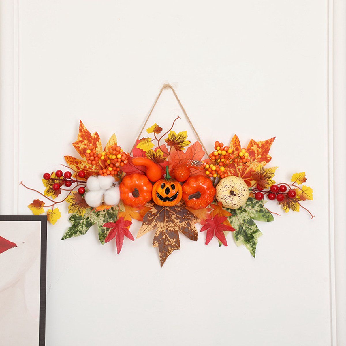 Herfstkrans met pompoenen en esdoornbladeren - inclusief ophangtouw - Geschikt voor voordeuren - Perfect voor Halloween en andere feestdagen