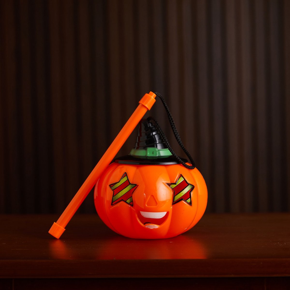 Halloween pompoenlantaarn met licht- en geluidseffecten – Draagbaar – 12x11 cm – Geschikt voor binnen en buiten – Stervormig ontwerp