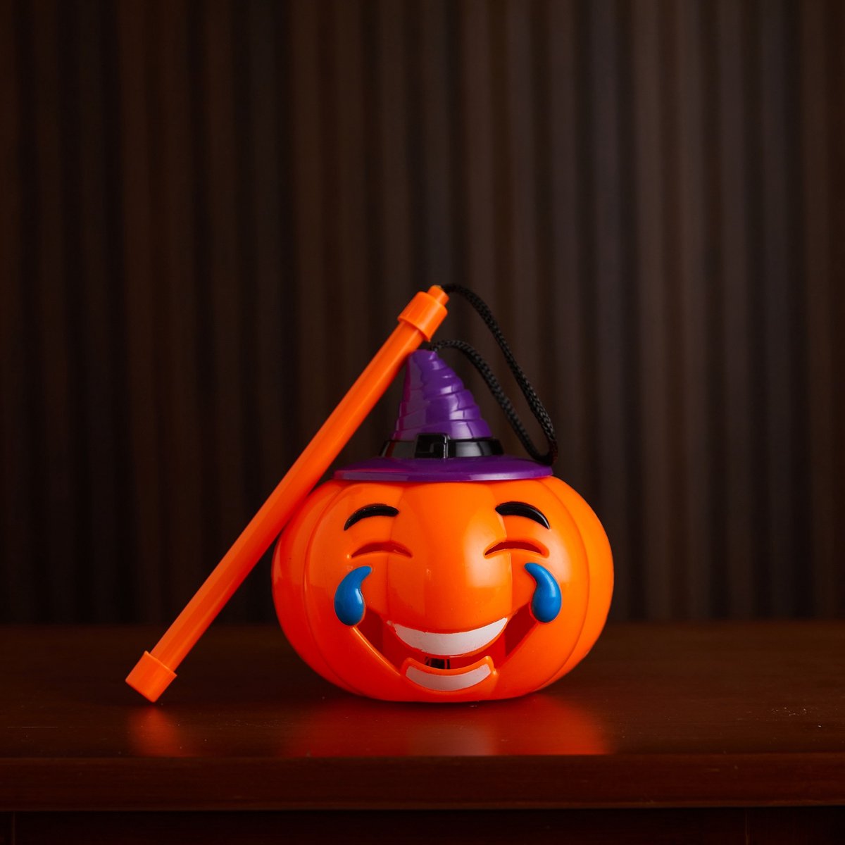 Halloween pompoenlantaarn met lichteffect en geluid – Draagbaar – 12x11 cm – Geschikt voor binnen en buiten – Expressief licht – Druppelvormig ontwerp