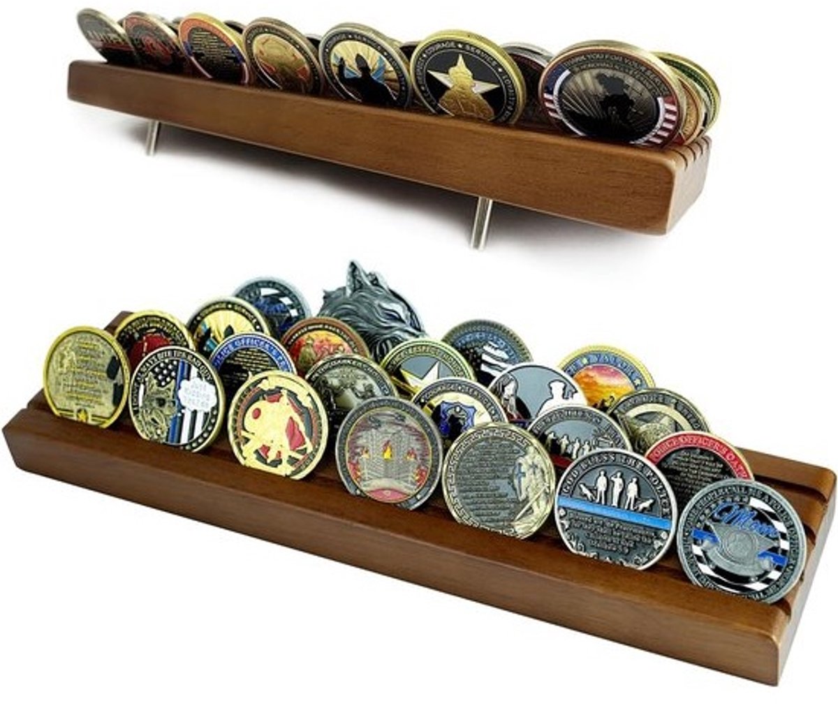 DecoWoodo Challenge Coin Display Stand 4 Rijen Walnoot Houten Militaire Munt Houder Rack Case Houdt 30 Munten