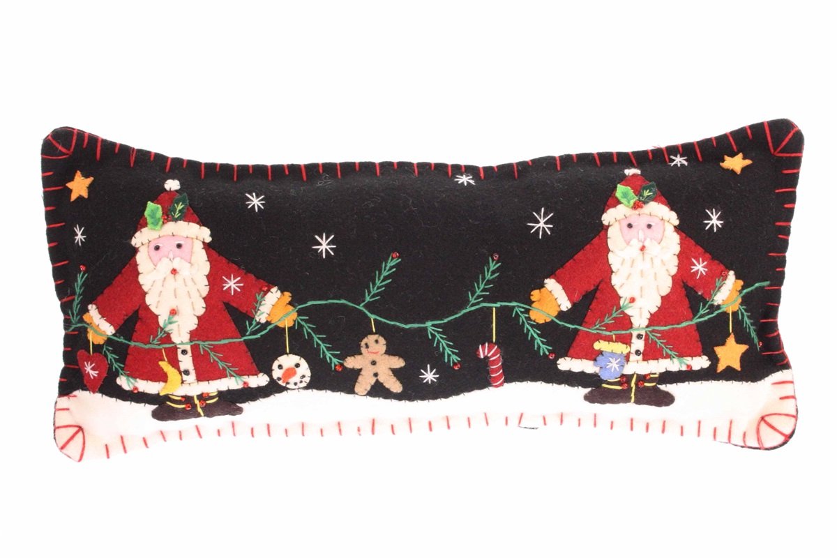Kussen Kerstmannen met hulst vilt incl. vulling 37x17cm