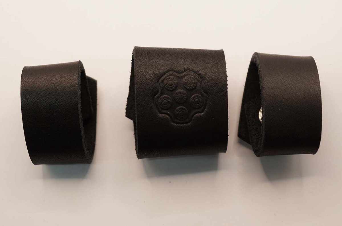 3 Lederen riem lusjes voor broekriem van 4 cm breed, 2x uni zwart en 1x zwart met binnenkant pistool - zwarte leren lusje vervangen voor lederen broekriem - riem lusjes met drukker - riem lusje vervangen omdat die verloren is