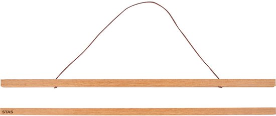 Cintre d'affiche en bois avec cordon en cuir et logo STAS.