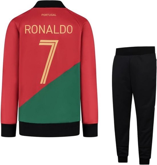 Rood en groen trainingspak met zwarte broek, bedrukt met RONALDO en nummer 7 op de achterkant.