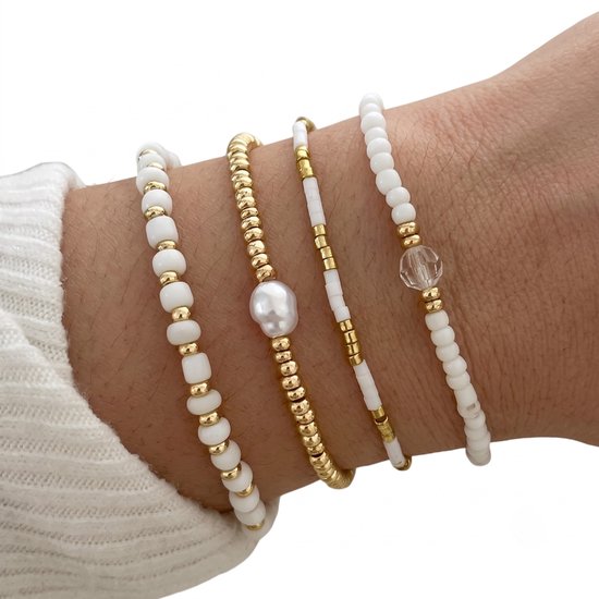4-Delige Bohemian Armbandenset - Handgemaakt - Goudkleurig en Wit - Kralenarmbanden van Glazen Rijstkralen - Elastisch, Comfortabel & Lichtgewicht - Trendy Sieraden voor Zomer, Strand, Festivals & Casual Outfit - Perfect Cadeau voor Vrouwen & Dames
