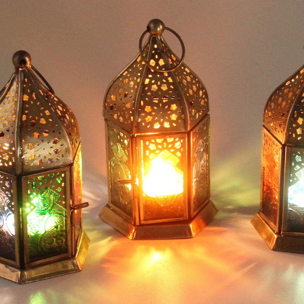 Moro Oosterse windlichten Nael Multi 6 Set van metaal & met kleurrijke reliëfglazen Hoogte 16 cm | Marokkaanse glazen lantaarns in antiek-messing-look voor binnen en buiten | WDL1041