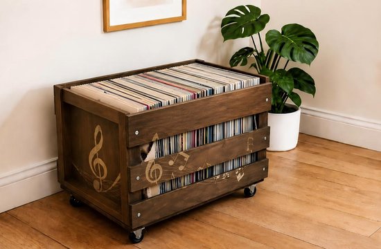 Houten krat voor LP's, met muzieknotenprint en wieltjes.