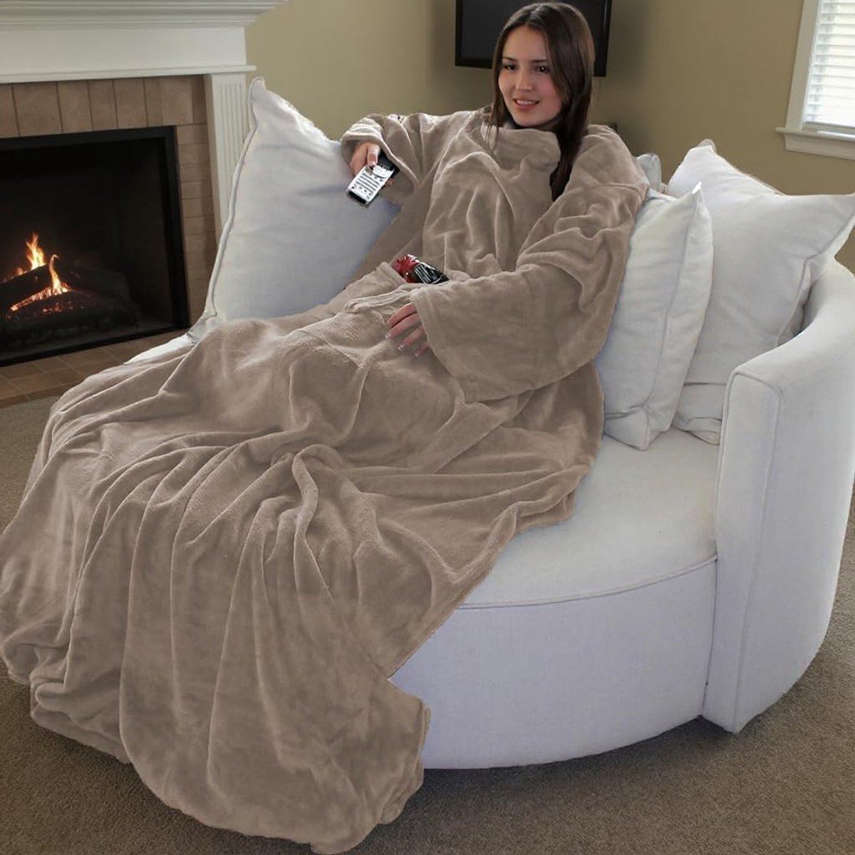 SnelShoppen - Fluffy TV Dekentje met Mouwen in Cashmere Voel - Voetenzak en 2 Zakjes - Knuffelbare Dekbedsprei 150x180 cm Taupe/Grey voor Gezellige Av