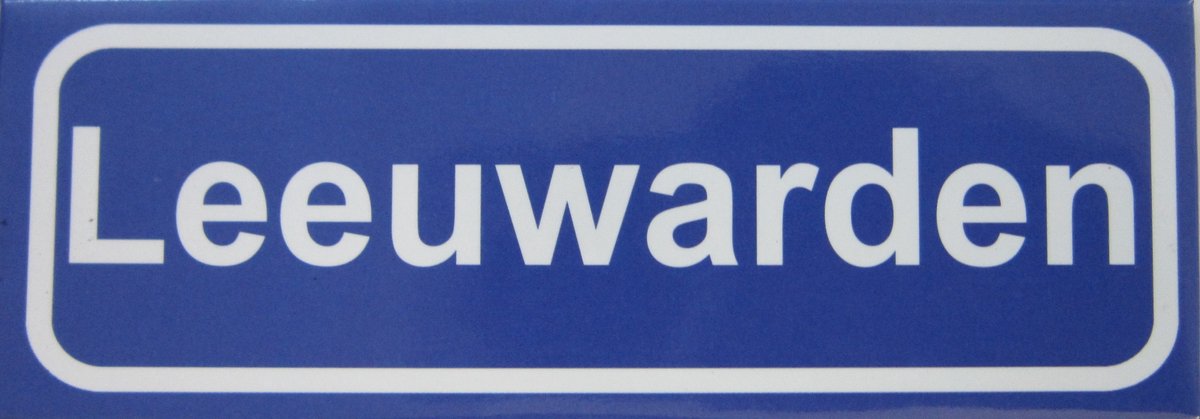 Souv© - koelkast magneet - plaatsnaam bord - kombord - souvenir - koelkastmagneetje - relatiegeschenk Leeuwarden