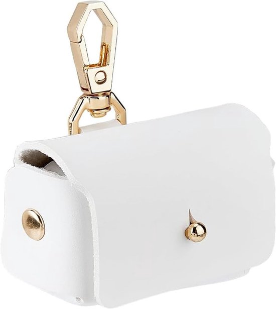 Boîtier blanc en cuir avec fermoir mousqueton doré et bouton, isolé sur fond blanc.