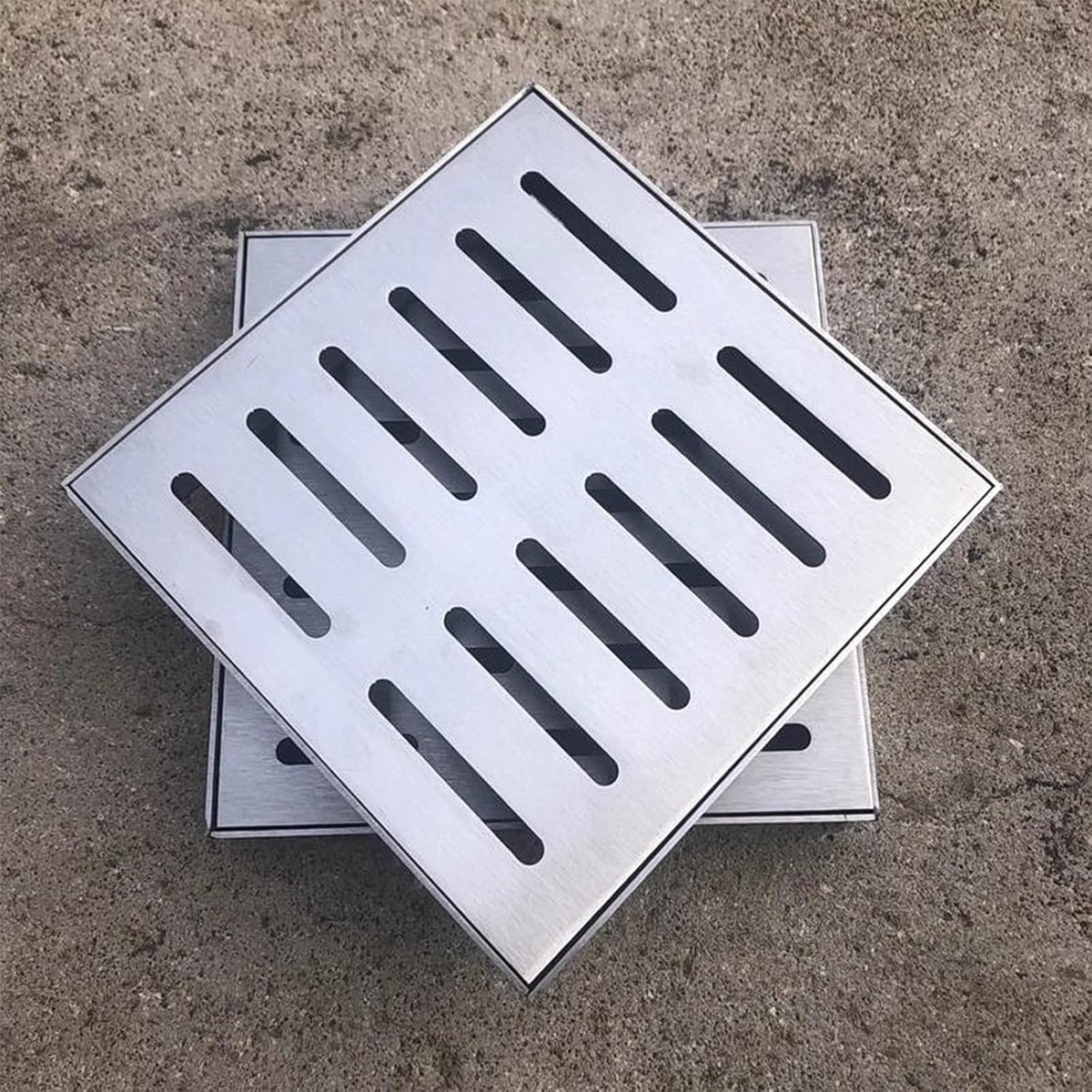 Vierkante Afvoer Roosters - Roestvrijstaal Rooster - Waterafvoer Tuin - Efficiënt Dubbele Rij - 500x500x30 mm - Zilver