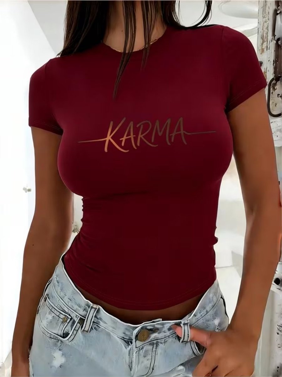 Geprint T-Shirt met Fitted Korte Mouw Stijlvol en Minimalistisch Machinewasbaar Rood